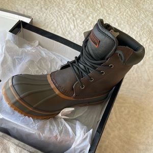 London Fog Men’s Duck Boots size 10.